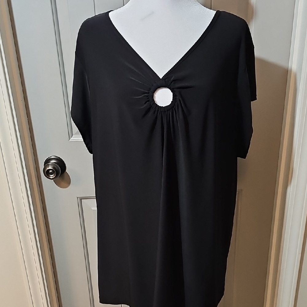 Cato Elegant Black V-Neck Blouse with Circle Accent